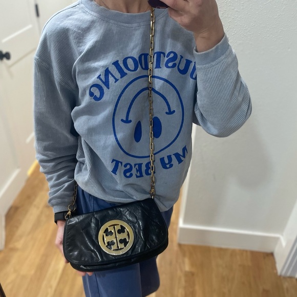 TORY BURCH women’s black leather shoulder bag with gold buckle - Picture 5 of 9